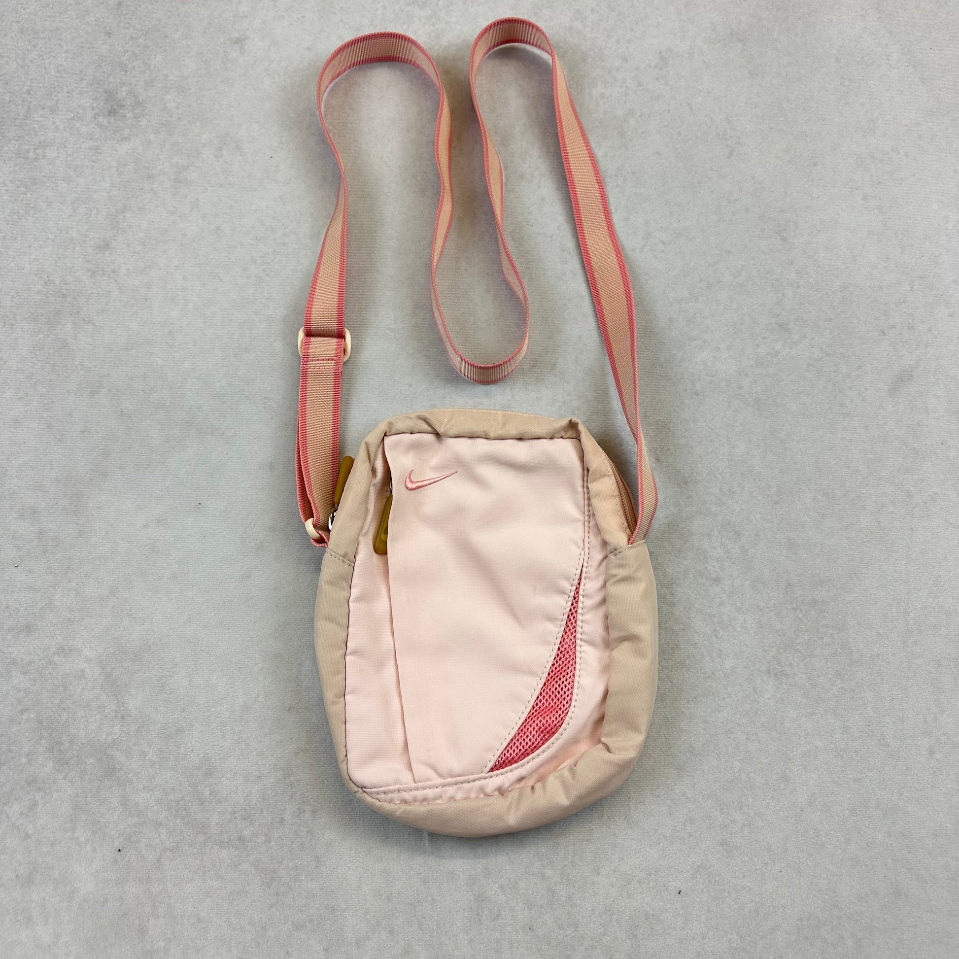 Vintage Nike Tasche Avenues Collective