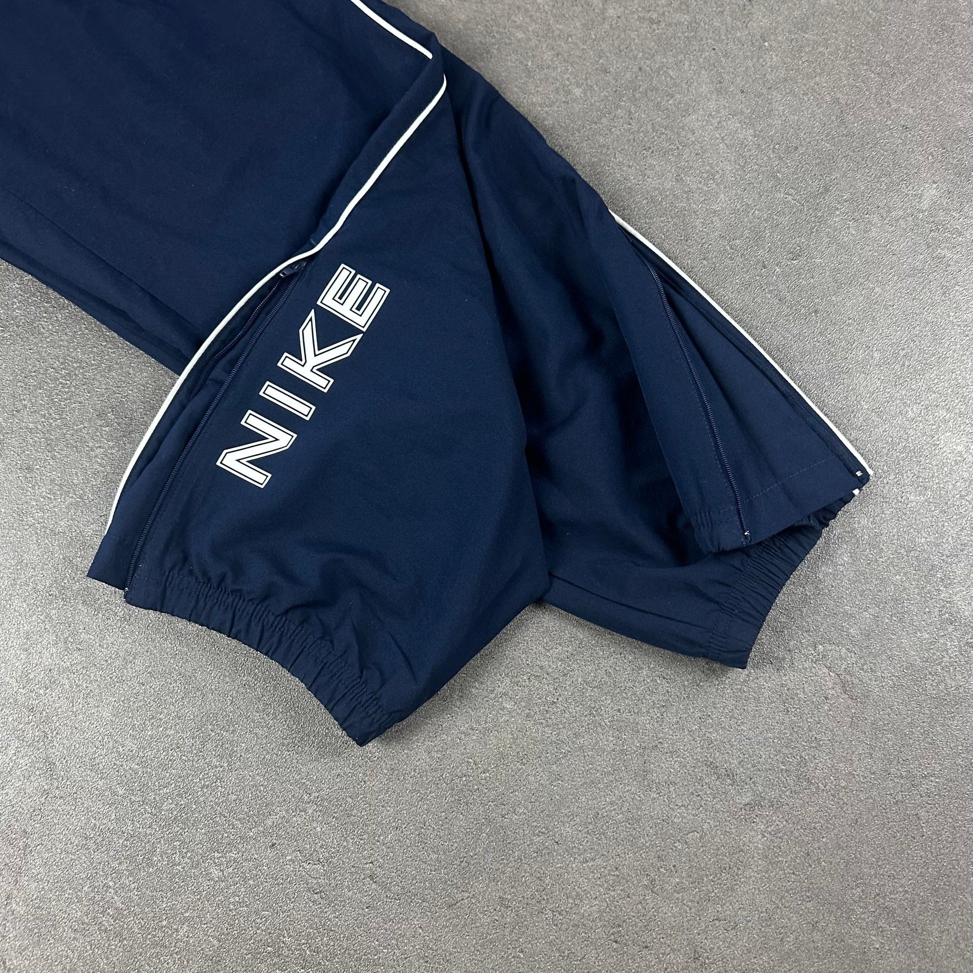 Nike Vintage Trackpants [L] Nike Avenues Collective