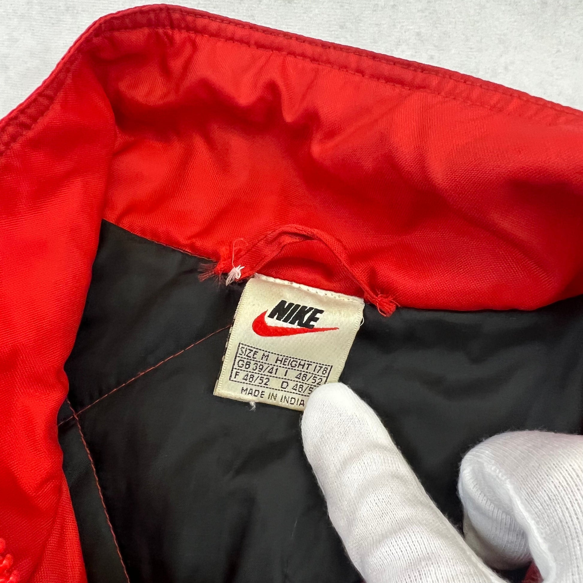 Vintage 90’s Nike Übergangsjacke Avenues Collective