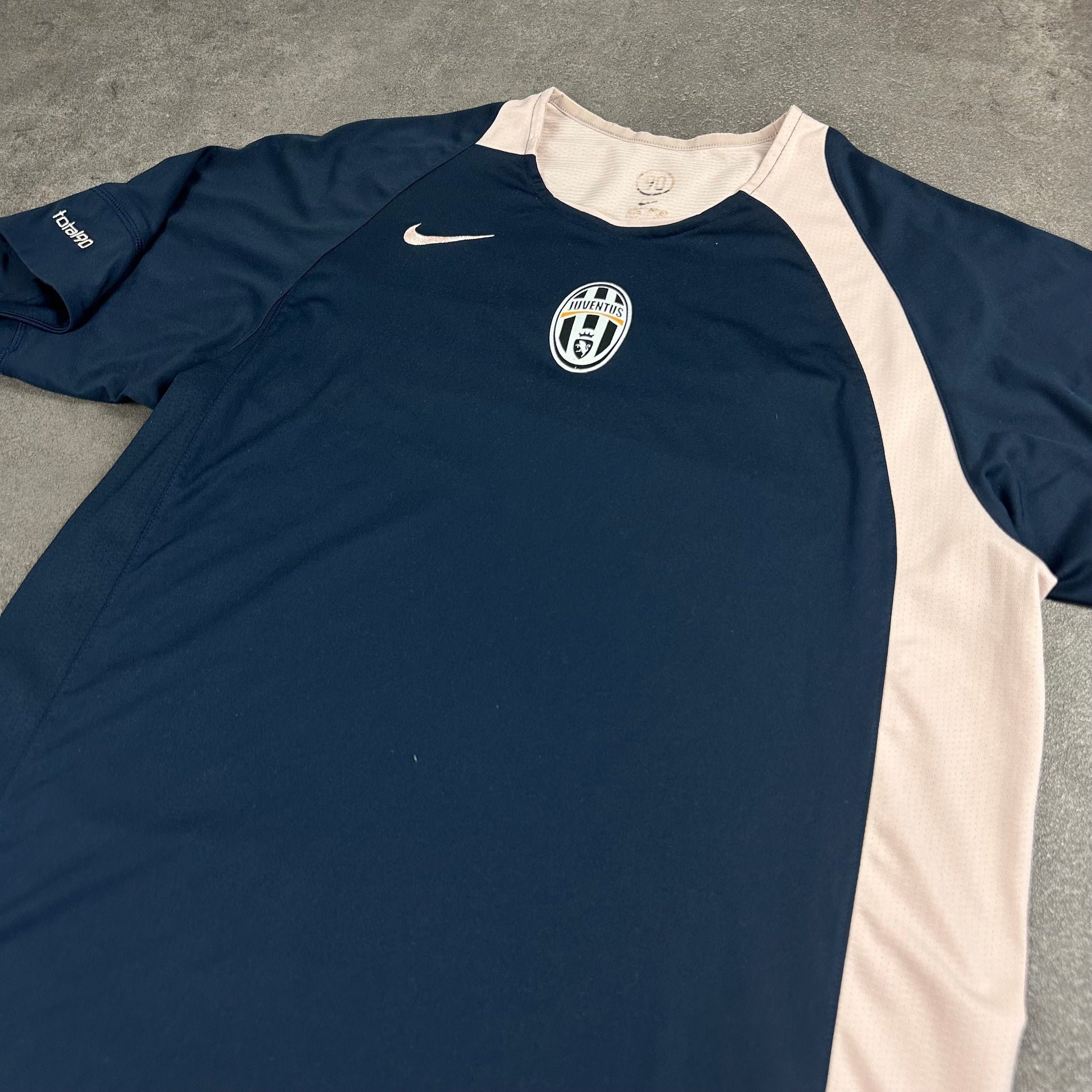 Vintage Nike x Juventus Turin 2004/05 Trikot [M] Nike Avenues Collective