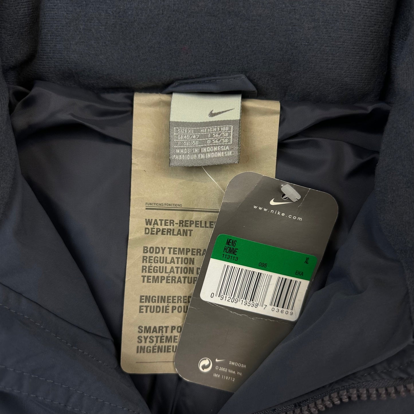 Vintage Nike y2k Puffer Jacke [S,M,L&XL] Nike Avenues Collective