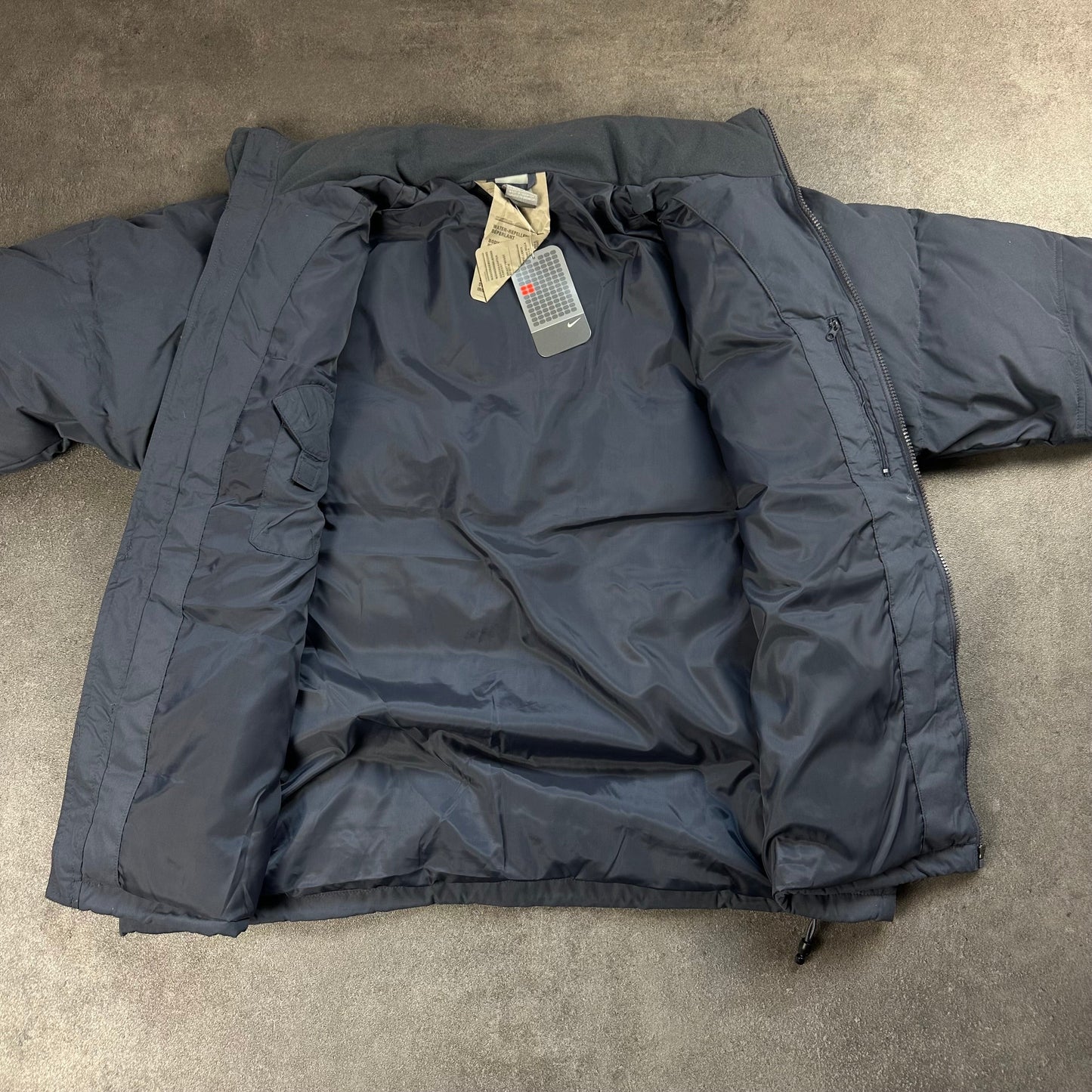 Vintage Nike y2k Puffer Jacke [S,M,L&XL] Nike Avenues Collective